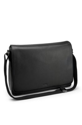 'Buffalo' | Pebbled Leather Messenger Bag