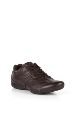 Fashionable unicolor sneaker