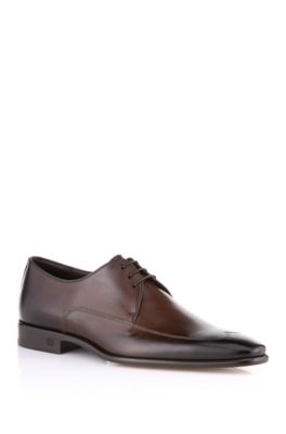 Veterschoenen &acute;Caspis`met drie paar vetergaatjes
