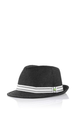 Hat made of woven straw paper &acute;Cadd`