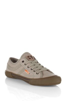 Canvas trainer 'Sani'