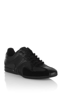 Sneaker made of a synthetic fibre blend and leat