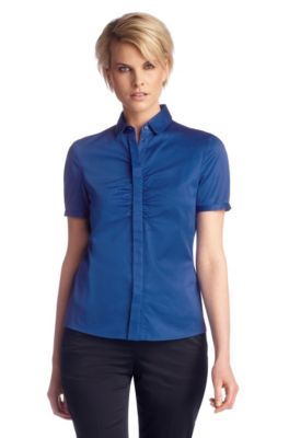 Blouse &acute;Besanna1` met afgeronde kentkraag