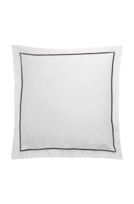 Cushion cover with a geometric pattern 'CIRCLES'